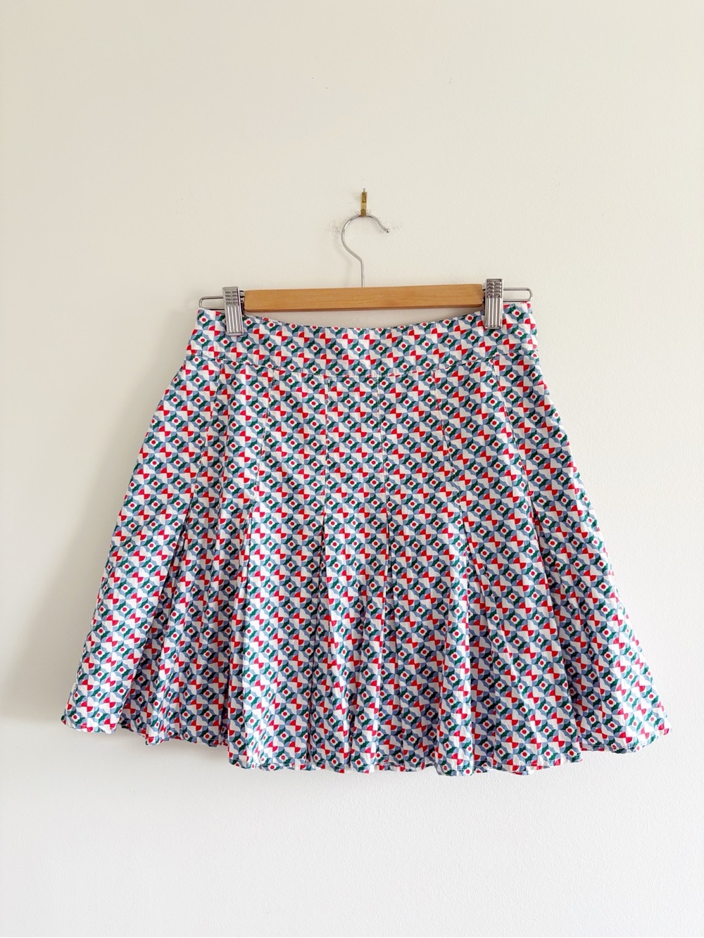 Maeve by Anthropologie pleated skirt with geometric green motif 100% cotton sz 2